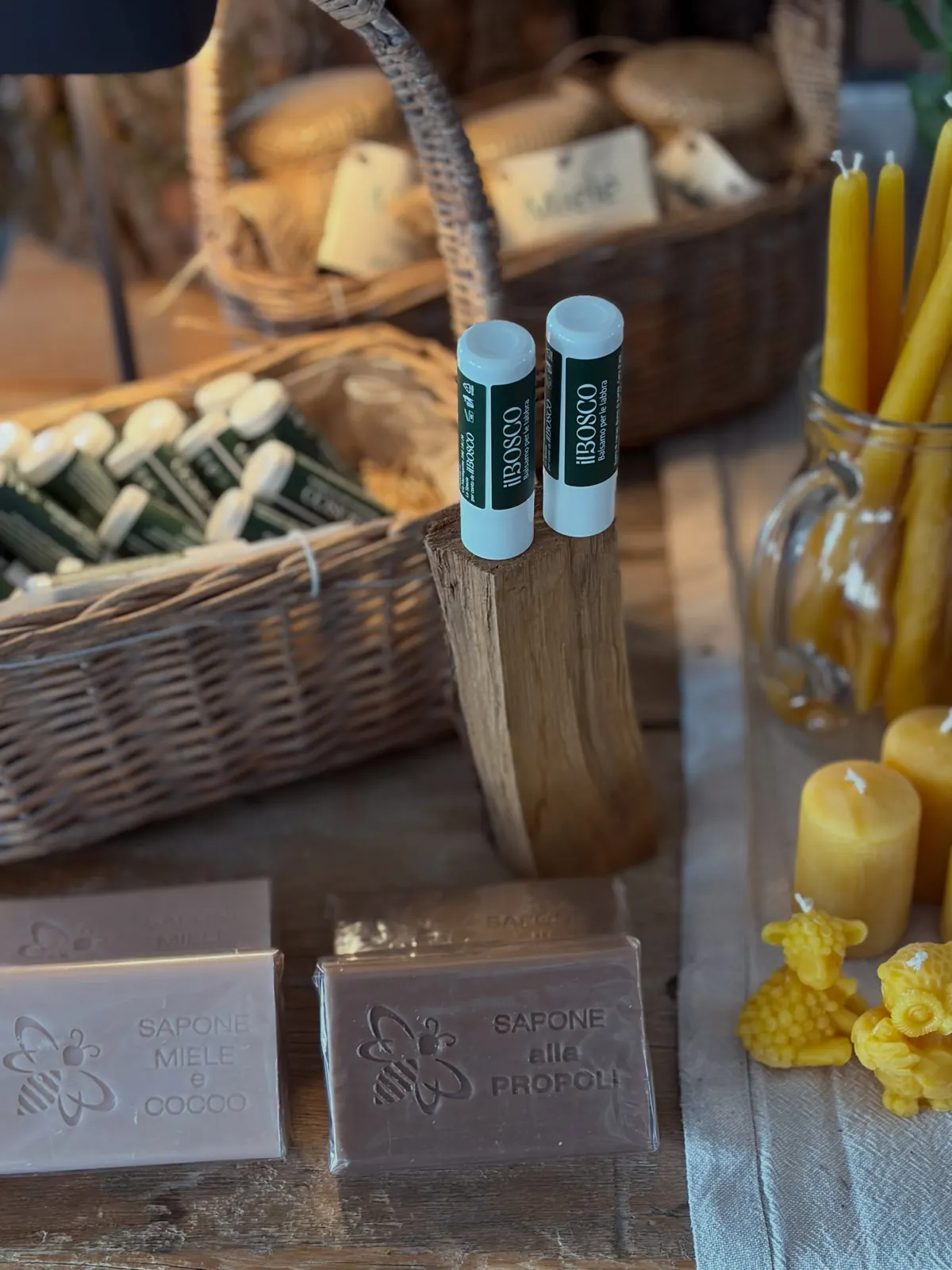 Candele di cera d'api e saponi